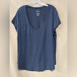 American Eagle Outfitters Navy and White Striped Tee, size Large